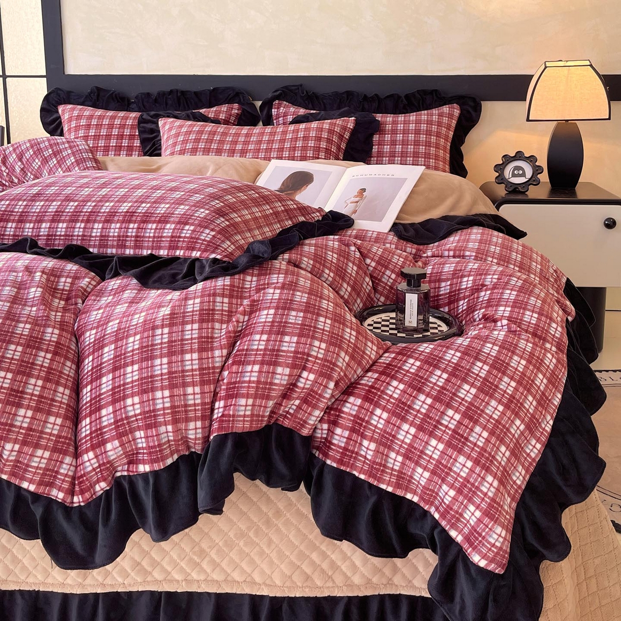 91家纺网 家纺一手货源 找家纺 （总）慕希家纺 2025新款高克重牛奶绒花边床盖款四件套-格律时尚