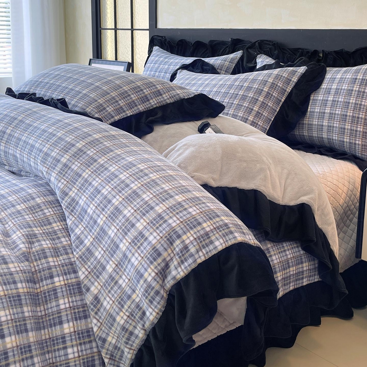 91家纺网 家纺一手货源 找家纺 （总）慕希家纺 2025新款高克重牛奶绒花边床盖款四件套-格律时尚