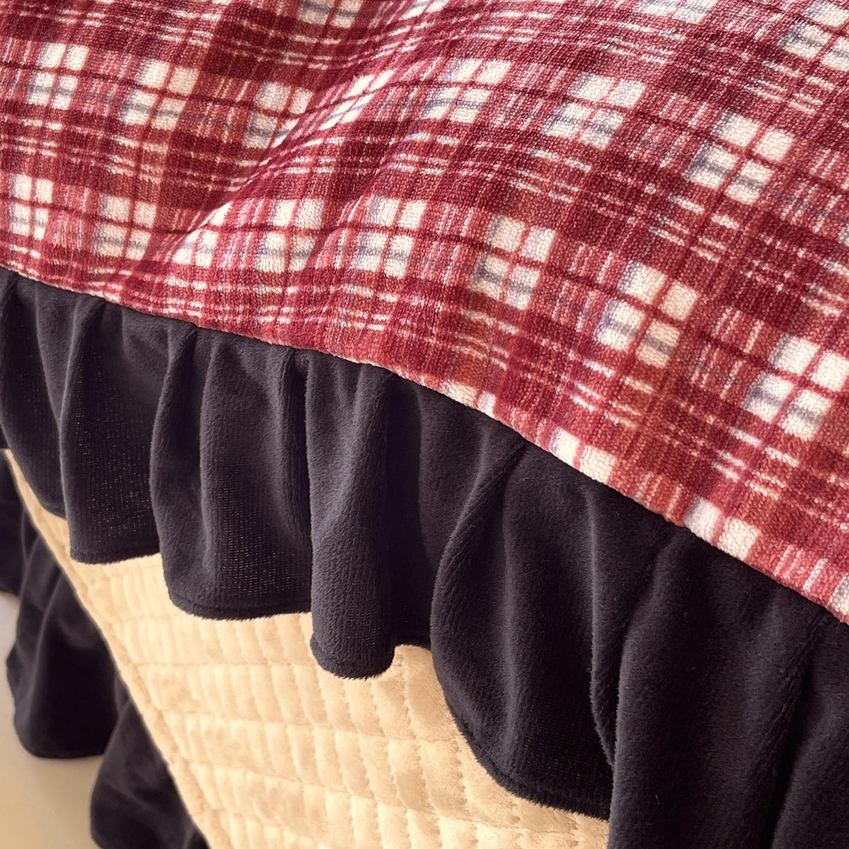 91家纺网 家纺一手货源 找家纺 （总）慕希家纺 2025新款高克重牛奶绒花边床盖款四件套-格律时尚