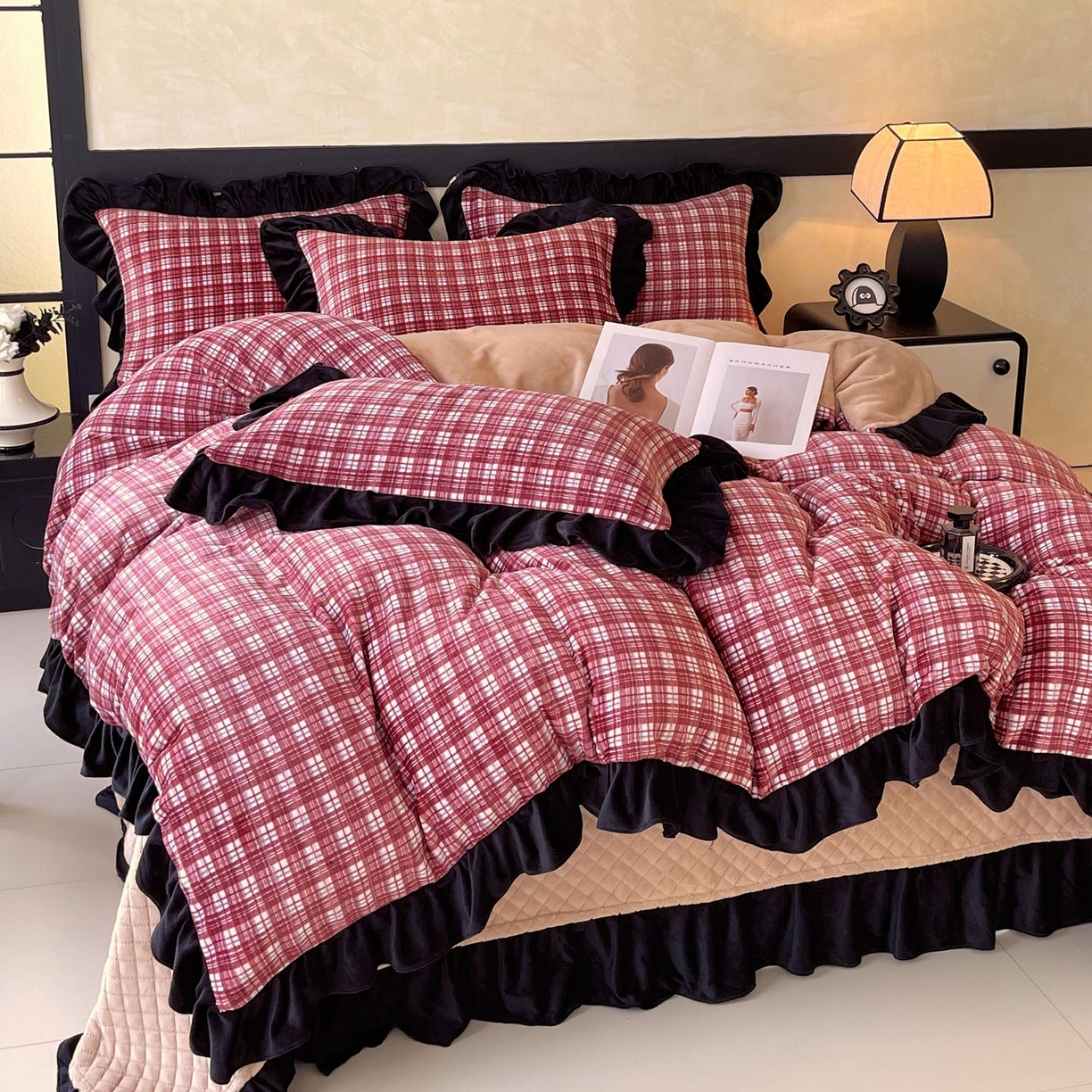 91家纺网 家纺一手货源 找家纺 （总）慕希家纺 2025新款高克重牛奶绒花边床盖款四件套-格律时尚