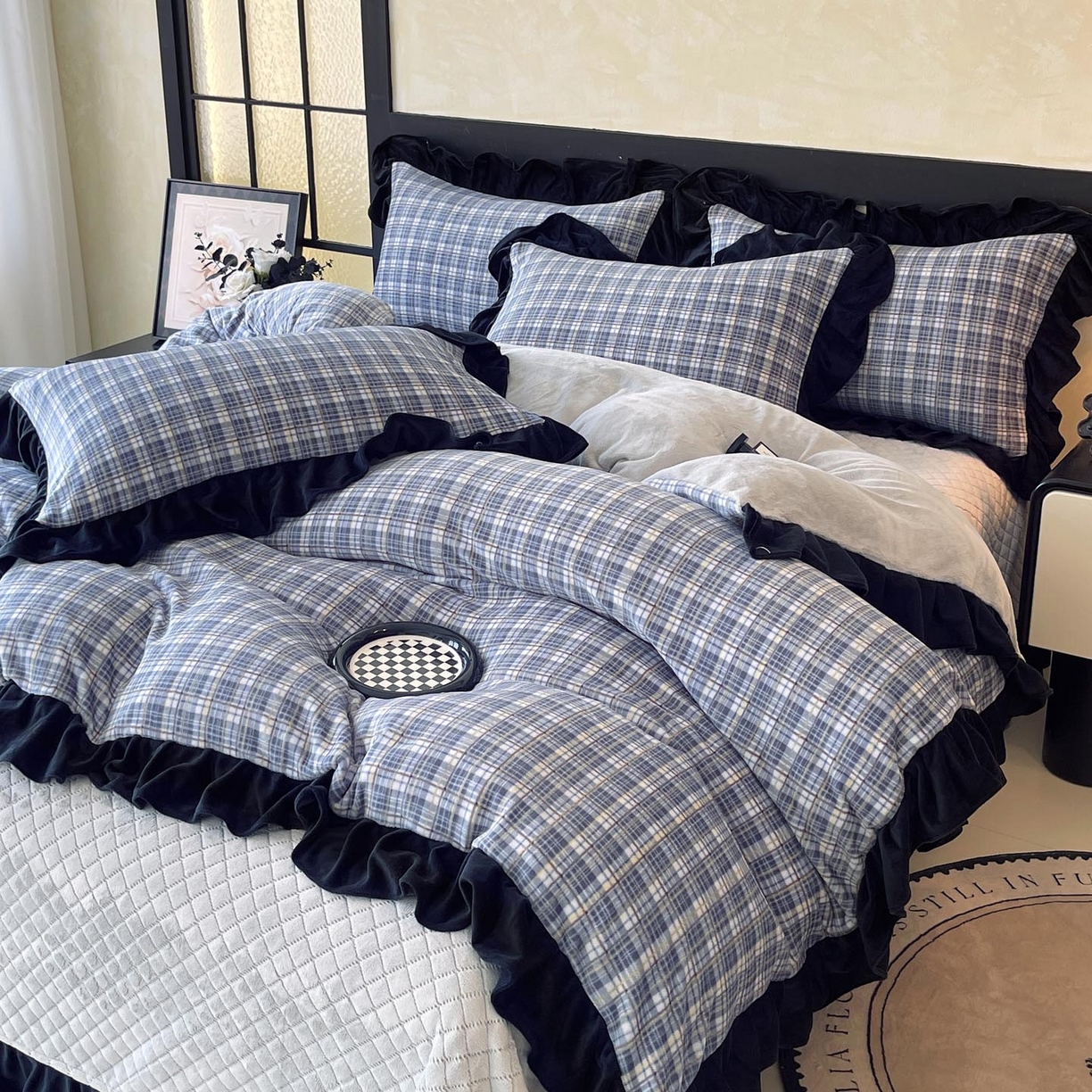 91家纺网 家纺一手货源 找家纺 慕希家纺 2025新款高克重牛奶绒花边床盖款四件套-格律时尚 格律时尚-蓝