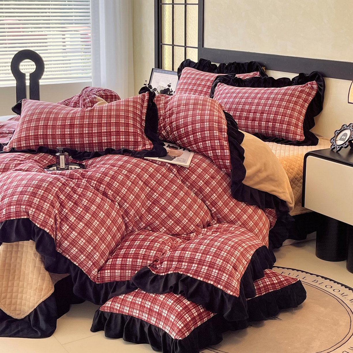 91家纺网 家纺一手货源 找家纺 慕希家纺 2025新款高克重牛奶绒花边床盖款四件套-格律时尚 格律时尚-红