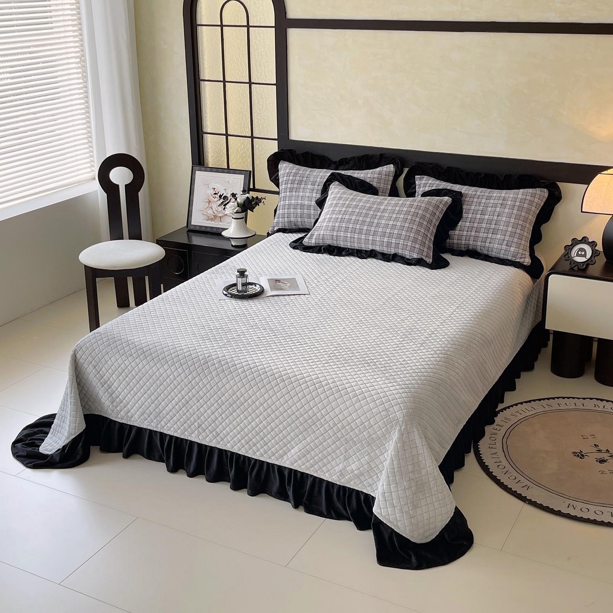 91家纺网 家纺一手货源 找家纺 慕希家纺 2025新款高克重牛奶绒花边床盖款四件套-格律时尚 格律时尚-灰