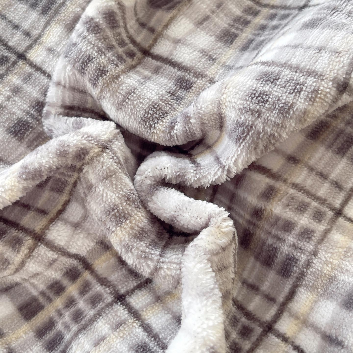 91家纺网 家纺一手货源 找家纺 慕希家纺 2025新款高克重牛奶绒花边床盖款四件套-格律时尚 格律时尚-灰