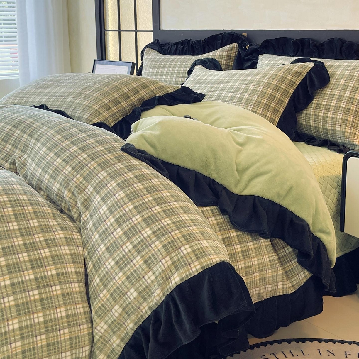 91家纺网 家纺一手货源 找家纺 （总）慕希家纺 2025新款高克重牛奶绒花边床盖款四件套-格律时尚