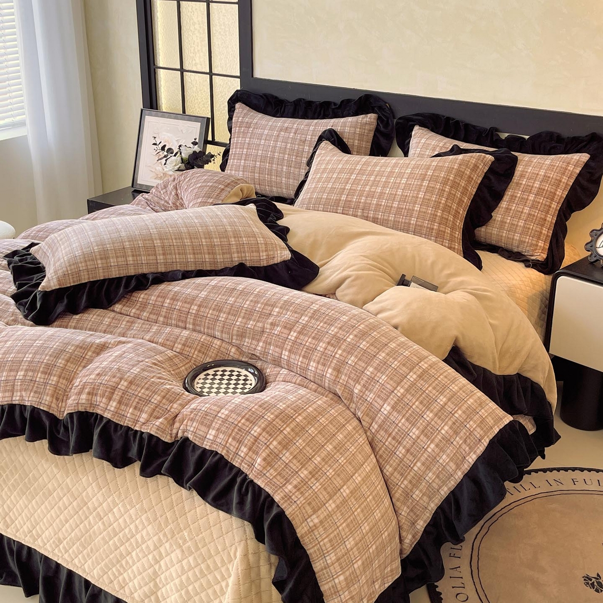 91家纺网 家纺一手货源 找家纺 慕希家纺 2025新款高克重牛奶绒花边床盖款四件套-格律时尚 格律时尚-咖