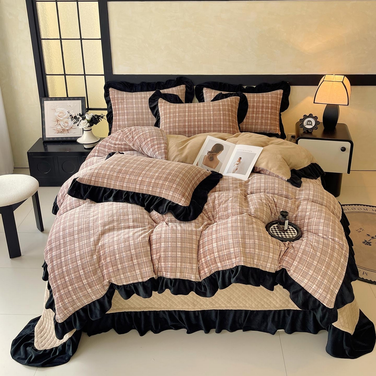 91家纺网 家纺一手货源 找家纺 慕希家纺 2025新款高克重牛奶绒花边床盖款四件套-格律时尚 格律时尚-咖