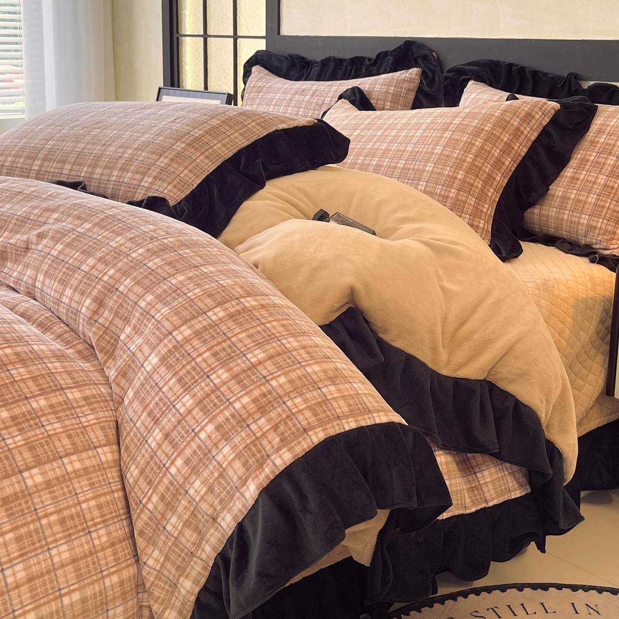 慕希家纺 2025新款高克重牛奶绒花边床盖款四件套-格律时尚 格律时尚-咖