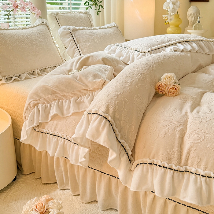 91家纺网 家纺一手货源 找家纺 （总）花香四季家纺 2025新款A类雕花绒夹棉床盖款四件套-浪漫花语