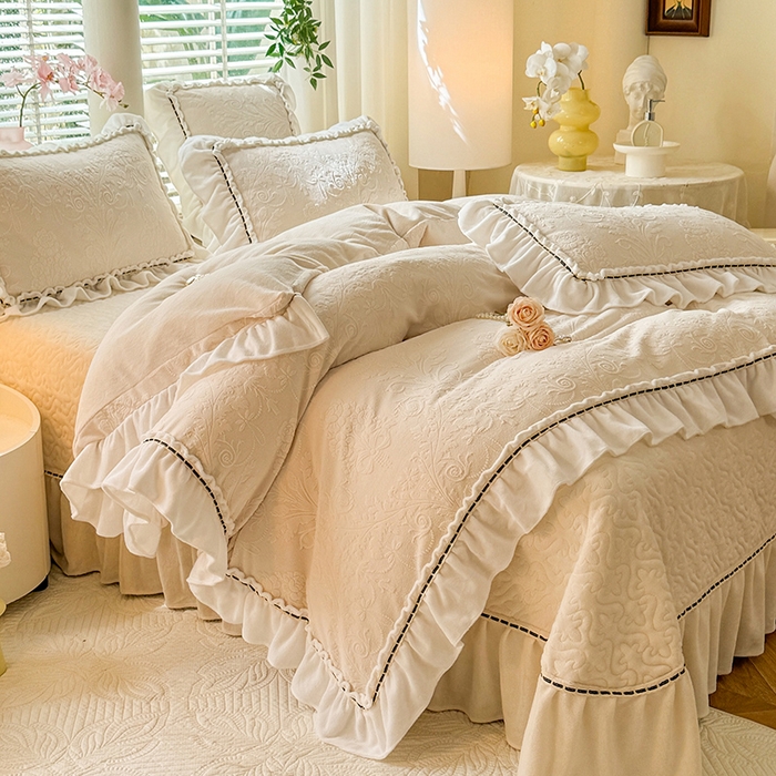 91家纺网 家纺一手货源 找家纺 （总）花香四季家纺 2025新款A类雕花绒夹棉床盖款四件套-浪漫花语