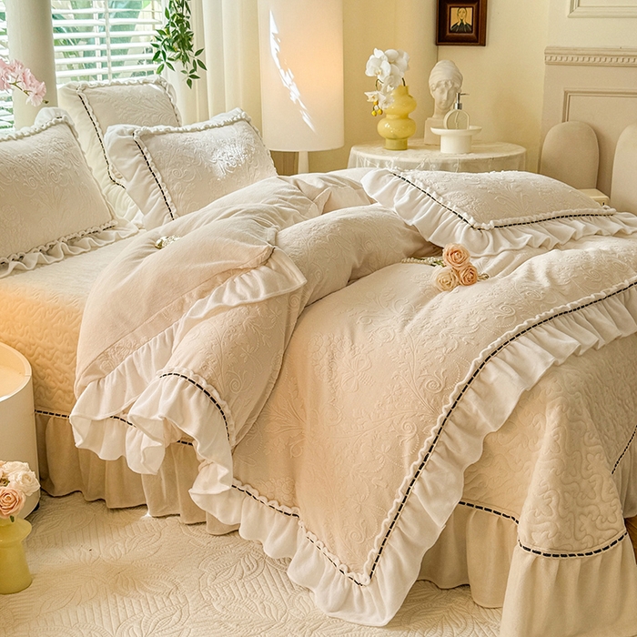 91家纺网 家纺一手货源 找家纺 （总）花香四季家纺 2025新款A类雕花绒夹棉床盖款四件套-浪漫花语