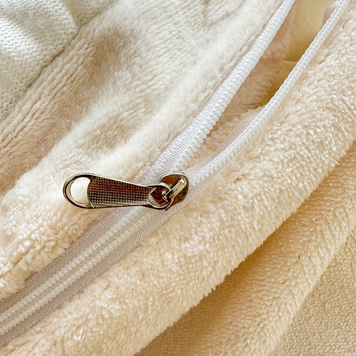 91家纺网 家纺一手货源 找家纺 花香四季家纺 2025新款A类雕花绒夹棉床盖款四件套-浪漫花语 浪漫花语-奶油白