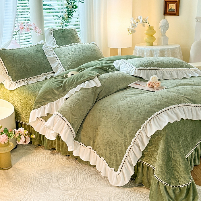 91家纺网 家纺一手货源 找家纺 花香四季家纺 2025新款A类雕花绒夹棉床盖款四件套-浪漫花语 浪漫花语-复古绿