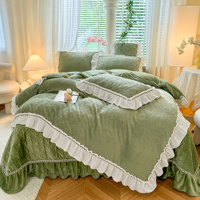 91家纺网 家纺一手货源 找家纺 花香四季家纺 2025新款A类雕花绒夹棉床盖款四件套-浪漫花语 浪漫花语-复古绿
