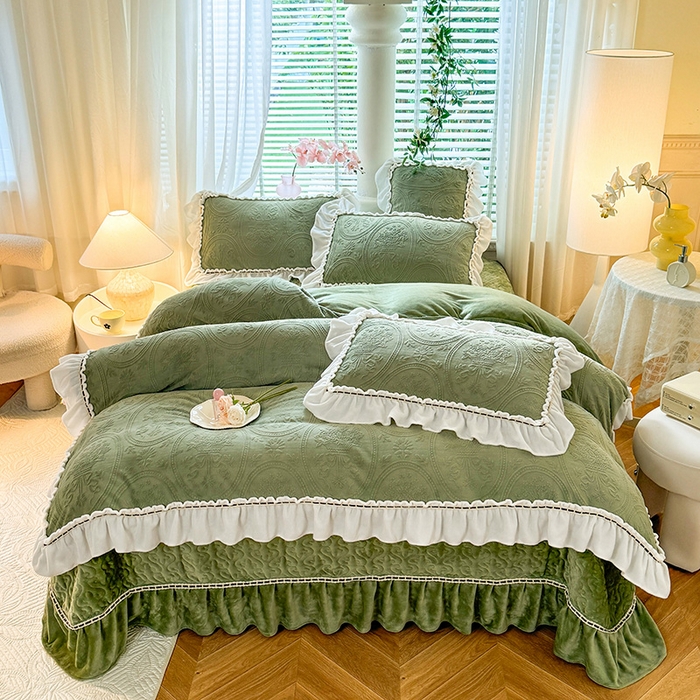 91家纺网 家纺一手货源 找家纺 花香四季家纺 2025新款A类雕花绒夹棉床盖款四件套-浪漫花语 浪漫花语-复古绿