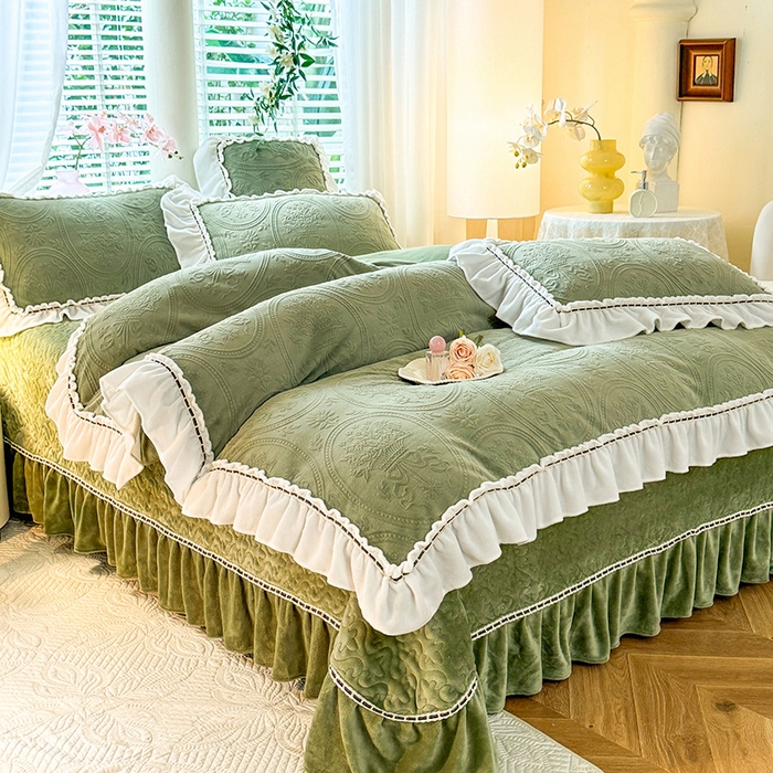 91家纺网 家纺一手货源 找家纺 花香四季家纺 2025新款A类雕花绒夹棉床盖款四件套-浪漫花语 浪漫花语-复古绿