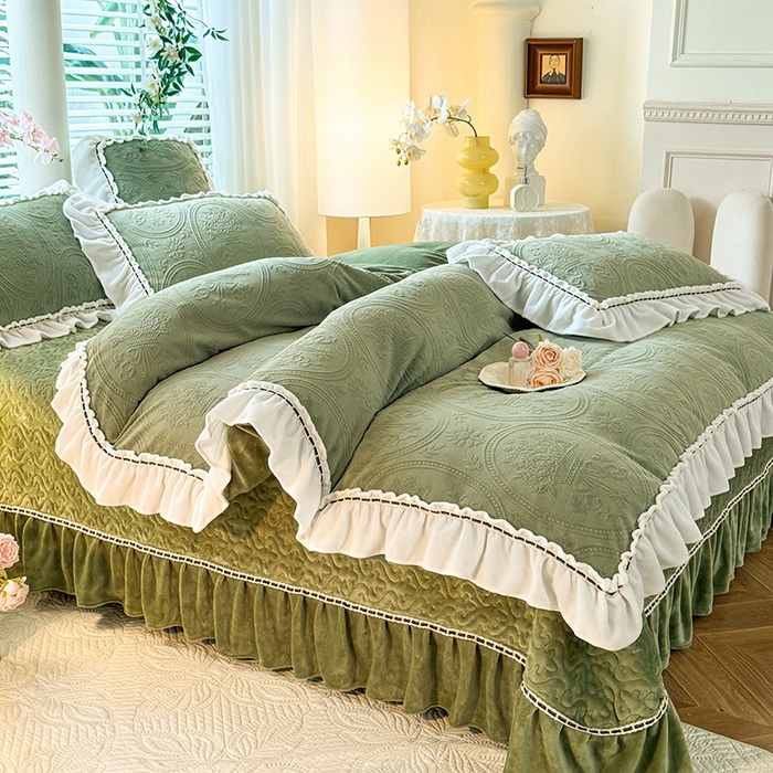 91家纺网 家纺一手货源 找家纺 花香四季家纺 2025新款A类雕花绒夹棉床盖款四件套-浪漫花语 浪漫花语-复古绿