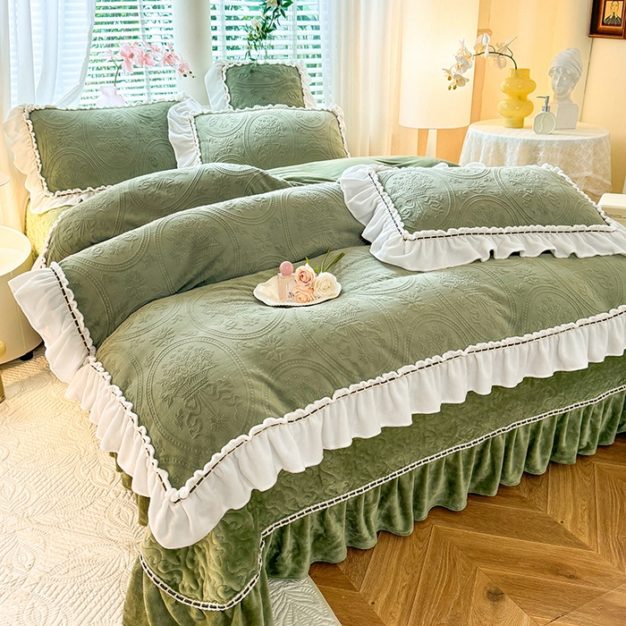 91家纺网 家纺一手货源 找家纺 花香四季家纺 2025新款A类雕花绒夹棉床盖款四件套-浪漫花语 浪漫花语-复古绿