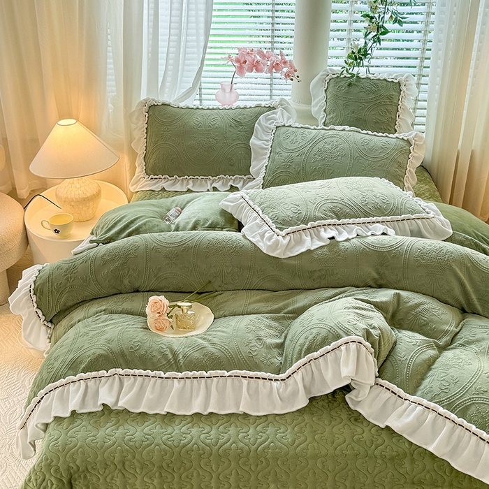 91家纺网 家纺一手货源 找家纺 花香四季家纺 2025新款A类雕花绒夹棉床盖款四件套-浪漫花语 浪漫花语-复古绿
