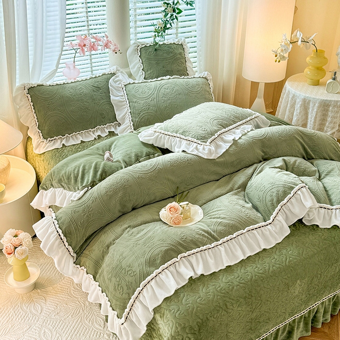 91家纺网 家纺一手货源 找家纺 花香四季家纺 2025新款A类雕花绒夹棉床盖款四件套-浪漫花语 浪漫花语-复古绿