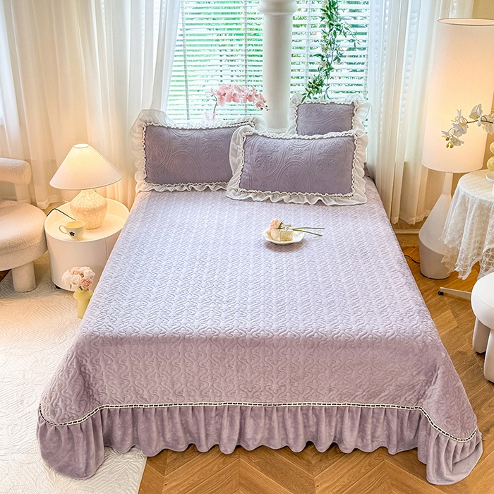 91家纺网 家纺一手货源 找家纺 花香四季家纺 2025新款A类雕花绒夹棉床盖款四件套-浪漫花语 浪漫花语-优雅紫