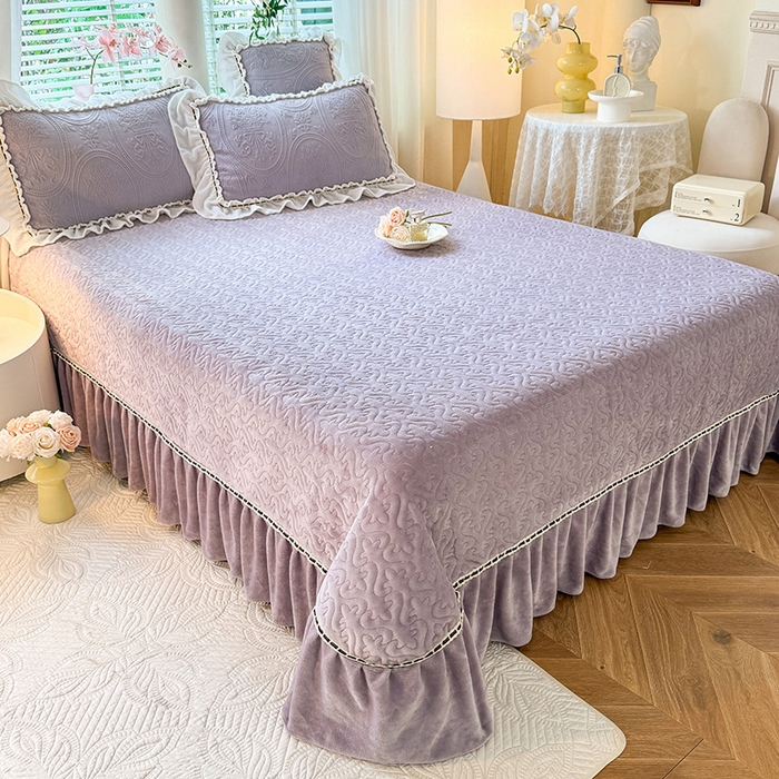 91家纺网 家纺一手货源 找家纺 花香四季家纺 2025新款A类雕花绒夹棉床盖款四件套-浪漫花语 浪漫花语-优雅紫