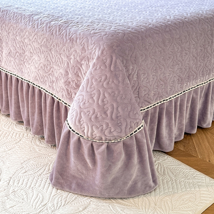 91家纺网 家纺一手货源 找家纺 花香四季家纺 2025新款A类雕花绒夹棉床盖款四件套-浪漫花语 浪漫花语-优雅紫