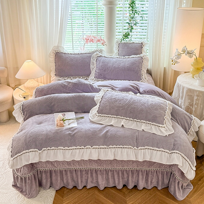 91家纺网 家纺一手货源 找家纺 花香四季家纺 2025新款A类雕花绒夹棉床盖款四件套-浪漫花语 浪漫花语-优雅紫
