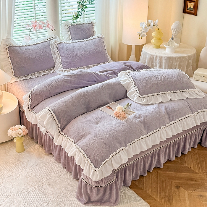 91家纺网 家纺一手货源 找家纺 花香四季家纺 2025新款A类雕花绒夹棉床盖款四件套-浪漫花语 浪漫花语-优雅紫