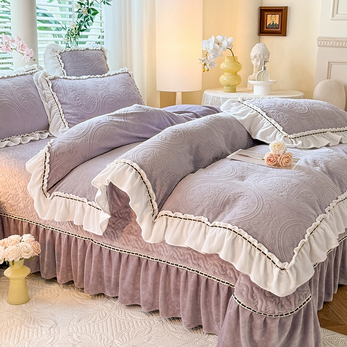 91家纺网 家纺一手货源 找家纺 花香四季家纺 2025新款A类雕花绒夹棉床盖款四件套-浪漫花语 浪漫花语-优雅紫