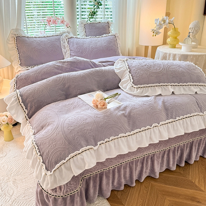 91家纺网 家纺一手货源 找家纺 花香四季家纺 2025新款A类雕花绒夹棉床盖款四件套-浪漫花语 浪漫花语-优雅紫