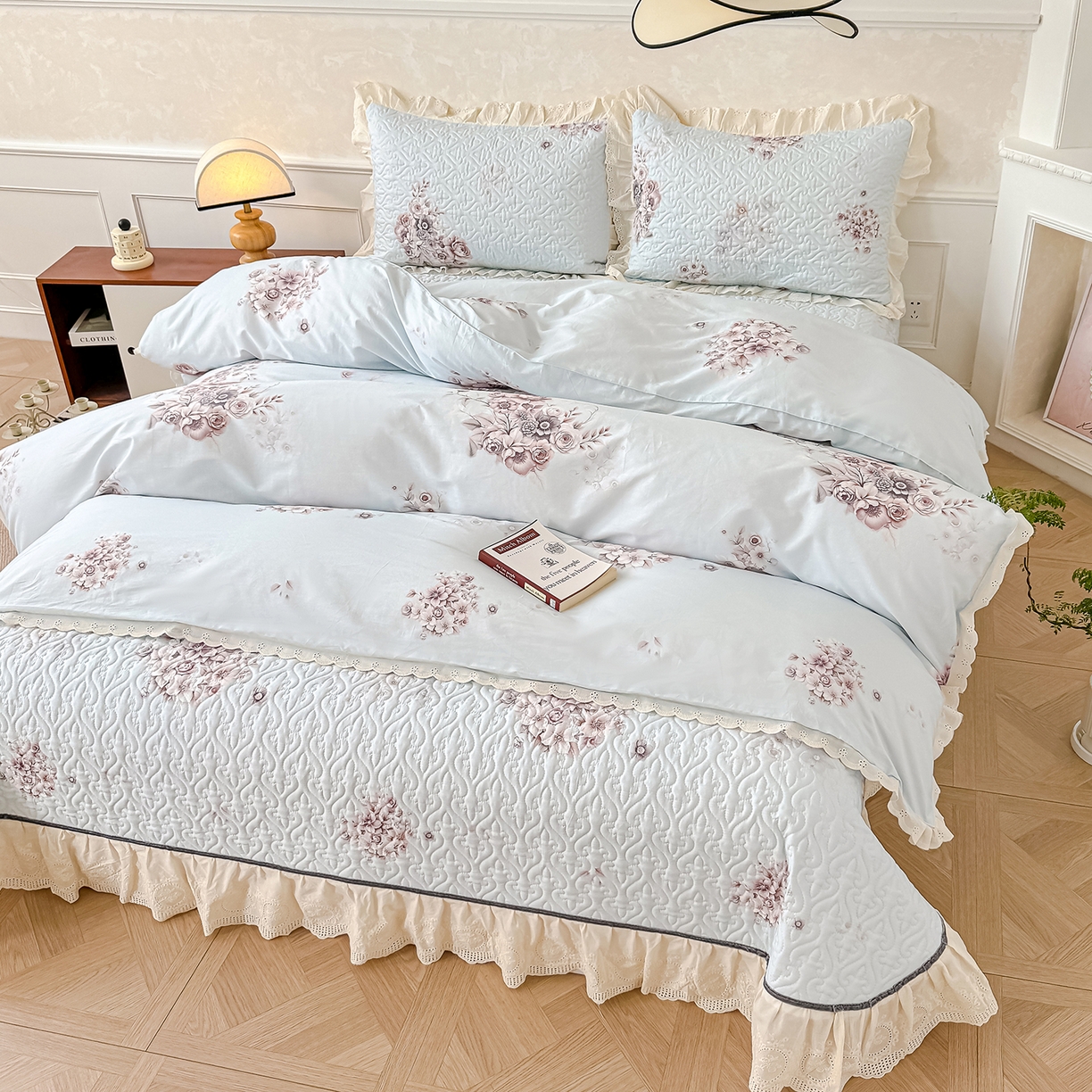 91家纺网 家纺一手货源 找家纺 冬然家纺 2025新款纯棉数码印花工艺款床盖四件套 花影