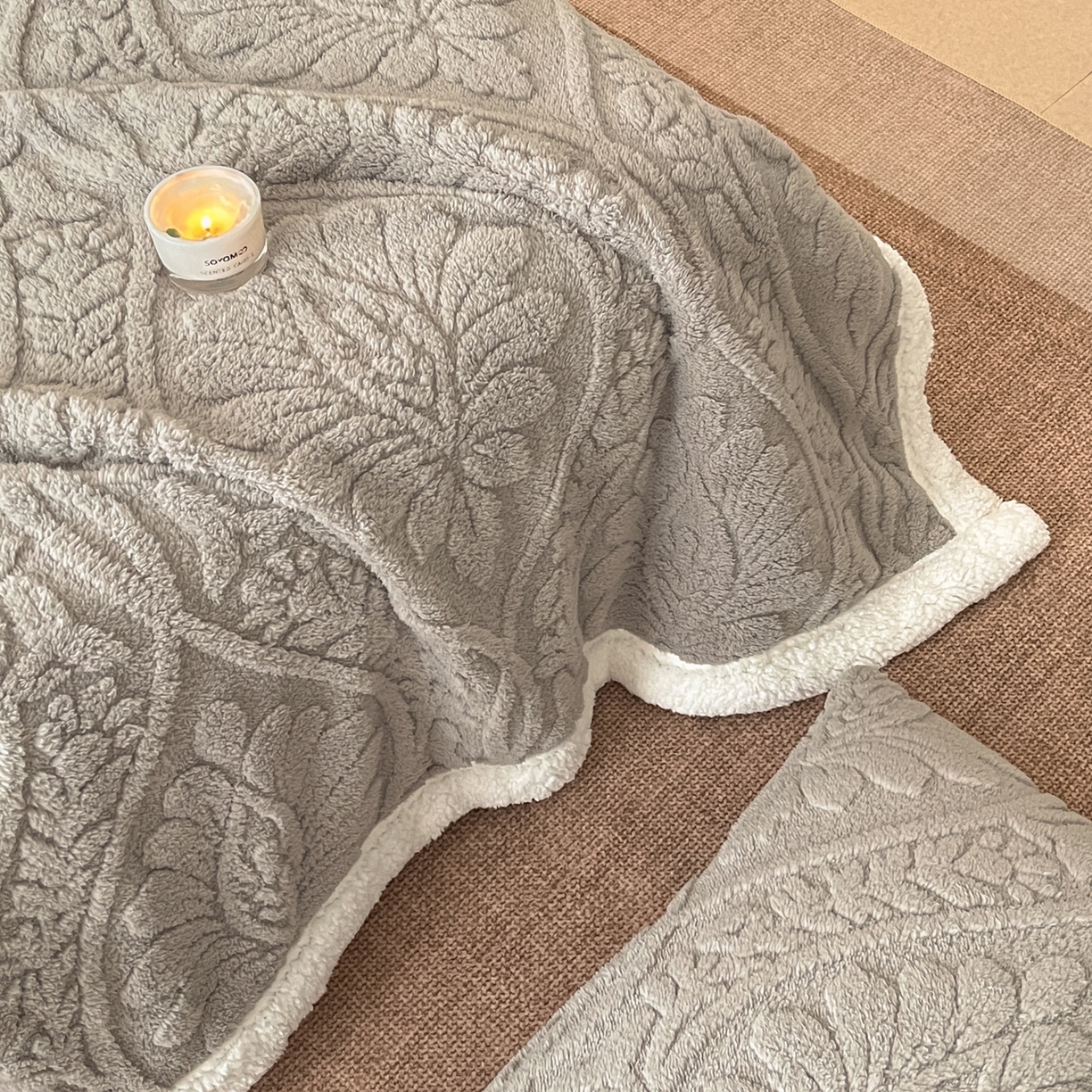 91家纺网 家纺一手货源 找家纺 乐家欣 2025新款提塔芙绒绒羊羔绒毛毯-繁花 繁花-月影灰