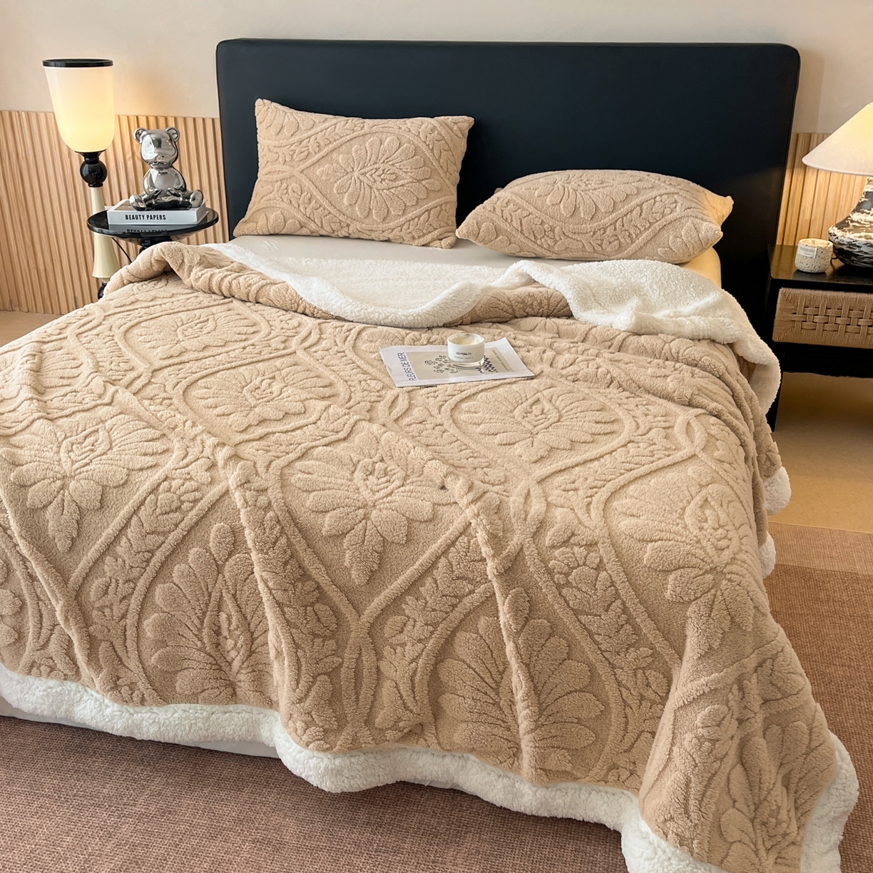 91家纺网 家纺一手货源 找家纺 乐家欣 2025新款提塔芙绒绒羊羔绒毛毯-繁花 繁花-香槟咖