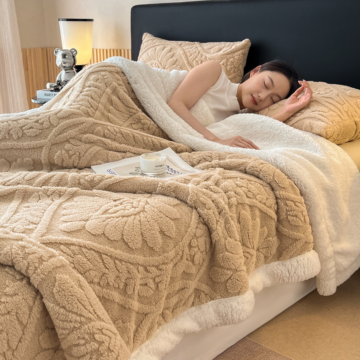 91家纺网 家纺一手货源 找家纺 乐家欣 2025新款提塔芙绒绒羊羔绒毛毯-繁花 繁花-香槟咖