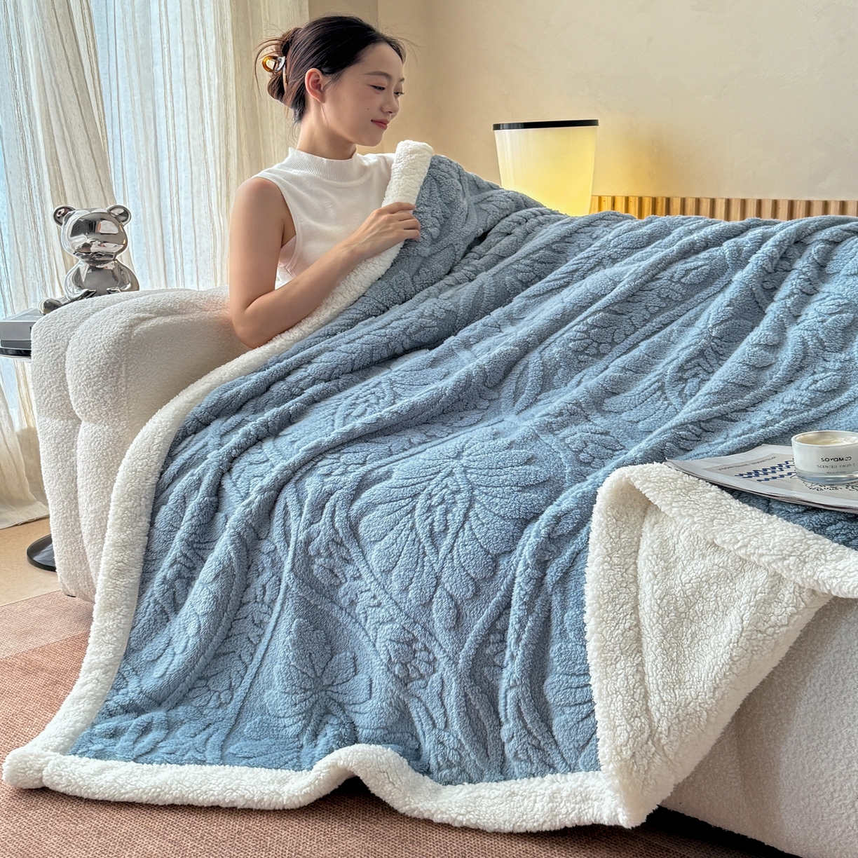 91家纺网 家纺一手货源 找家纺 乐家欣 2025新款提塔芙绒绒羊羔绒毛毯-繁花 繁花-午夜蓝