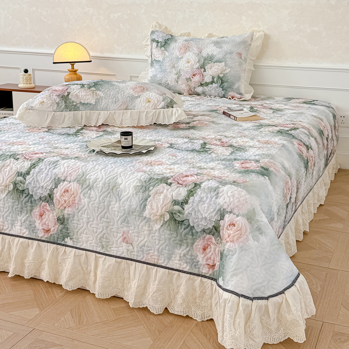 91家纺网 家纺一手货源 找家纺 冬然家纺 2025新款纯棉数码印花工艺款床盖四件套 梦幻花镜