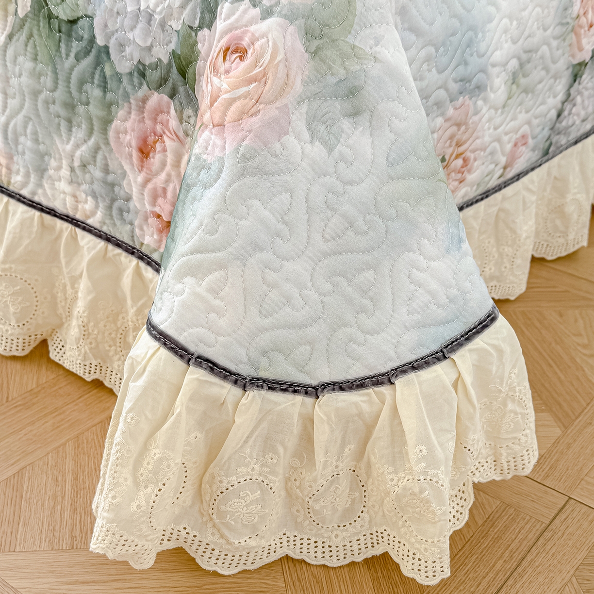 91家纺网 家纺一手货源 找家纺 冬然家纺 2025新款纯棉数码印花工艺款床盖四件套 梦幻花镜