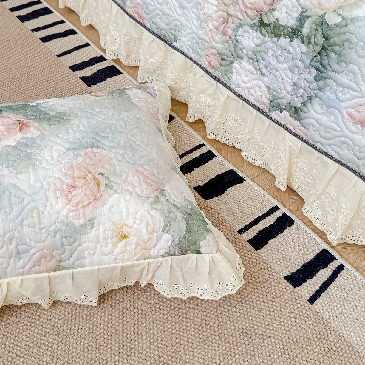 91家纺网 家纺一手货源 找家纺 冬然家纺 2025新款纯棉数码印花工艺款床盖四件套 梦幻花镜