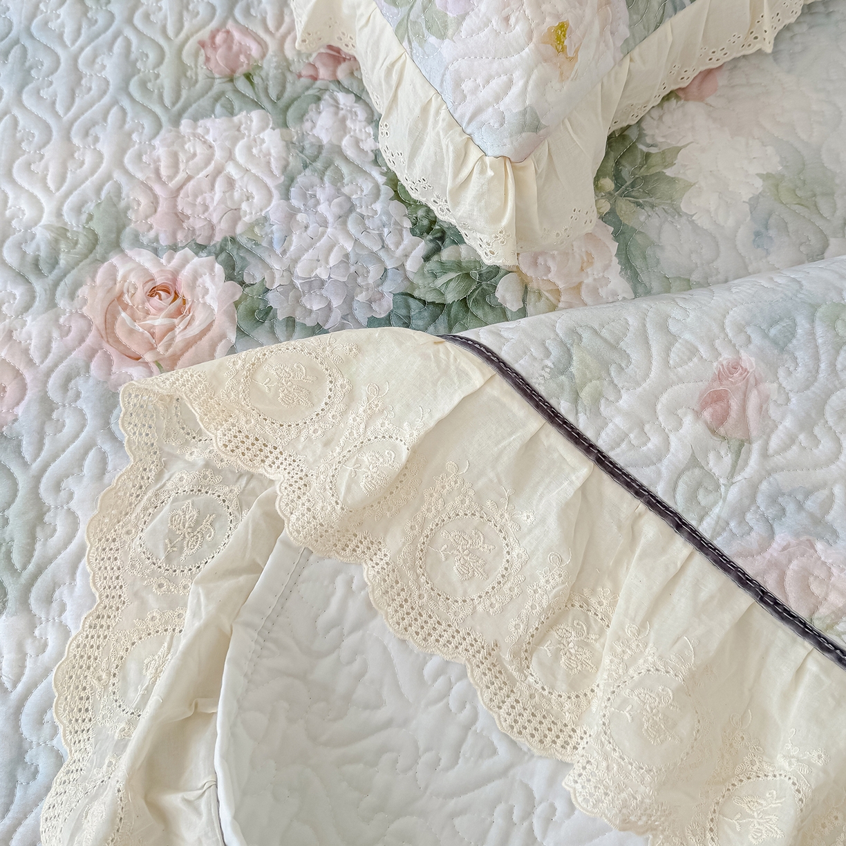 91家纺网 家纺一手货源 找家纺 冬然家纺 2025新款纯棉数码印花工艺款床盖四件套 梦幻花镜