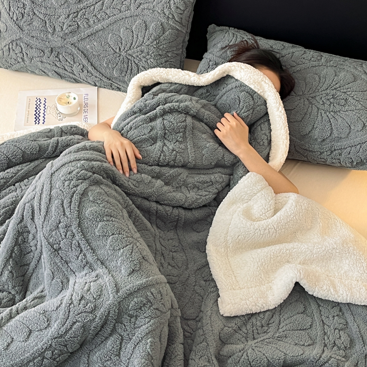 91家纺网 家纺一手货源 找家纺 乐家欣 2025新款提塔芙绒绒羊羔绒毛毯-繁花 繁花-深灰