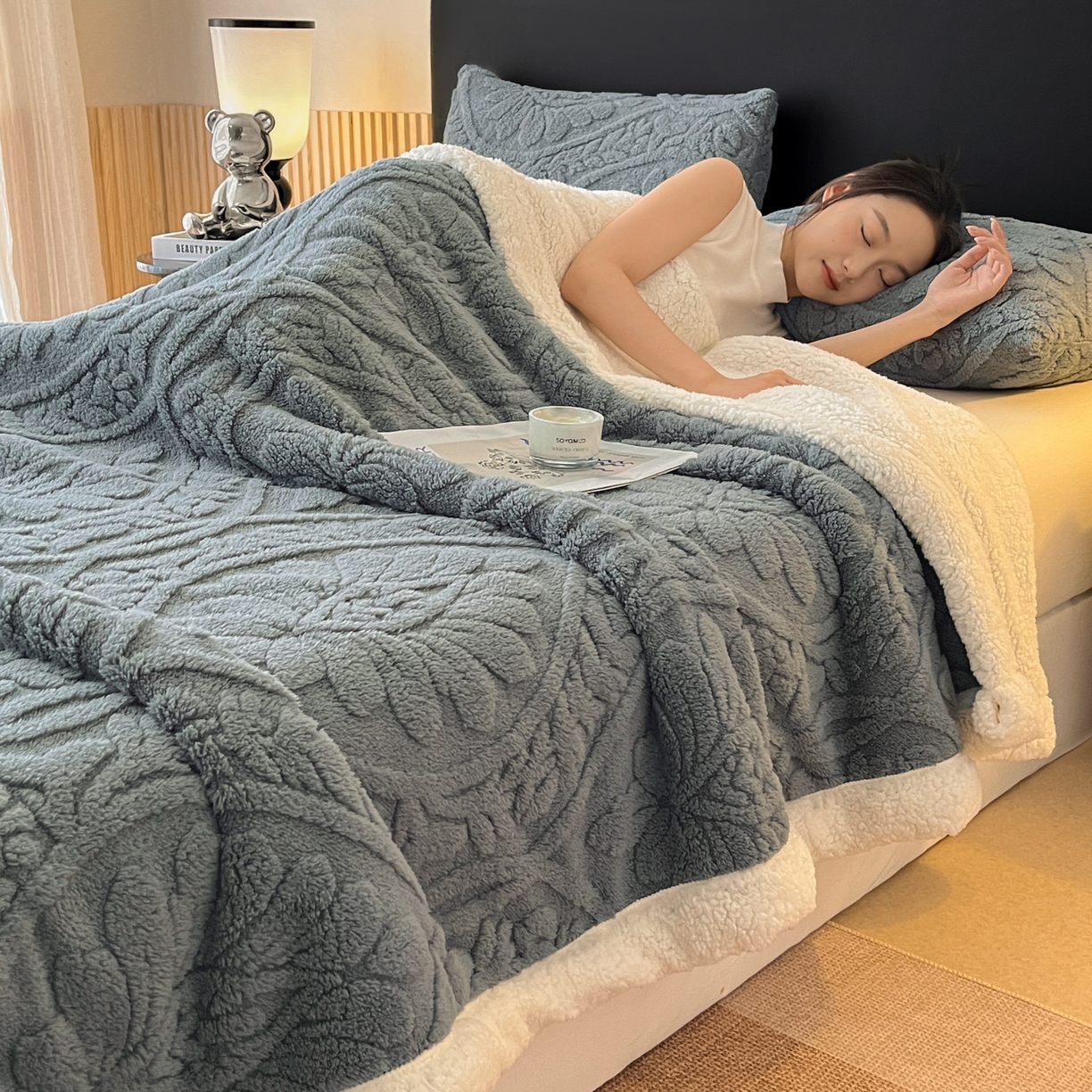 91家纺网 家纺一手货源 找家纺 乐家欣 2025新款提塔芙绒绒羊羔绒毛毯-繁花 繁花-深灰