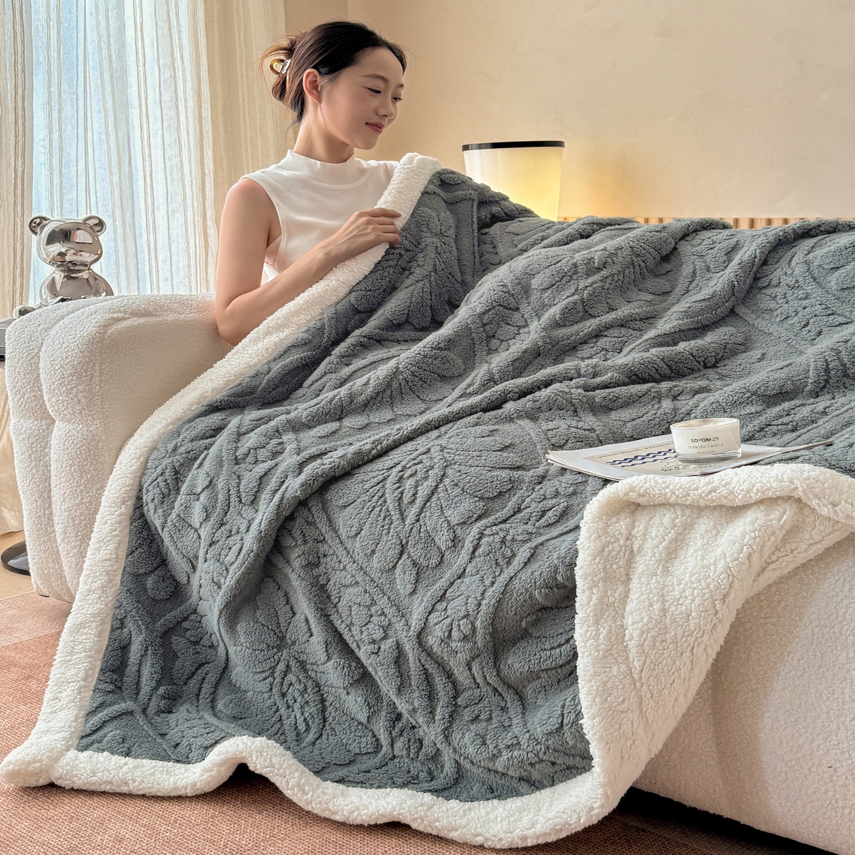 91家纺网 家纺一手货源 找家纺 乐家欣 2025新款提塔芙绒绒羊羔绒毛毯-繁花 繁花-深灰