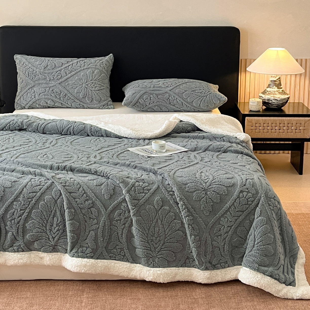 91家纺网 家纺一手货源 找家纺 乐家欣 2025新款提塔芙绒绒羊羔绒毛毯-繁花 繁花-深灰