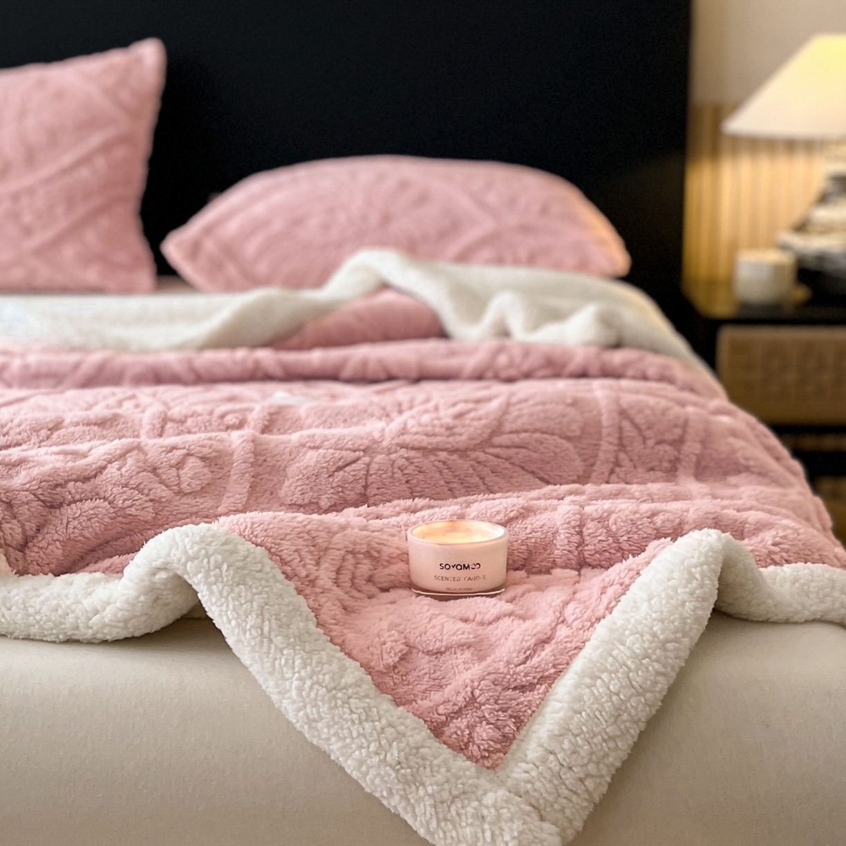 91家纺网 家纺一手货源 找家纺 乐家欣 2025新款提塔芙绒绒羊羔绒毛毯-繁花 繁花-公主粉
