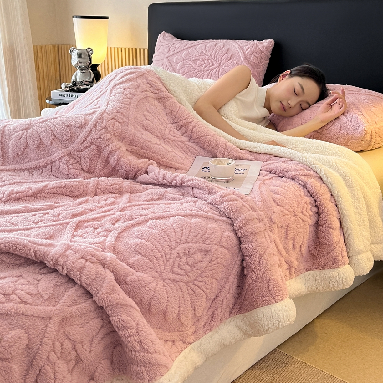 91家纺网 家纺一手货源 找家纺 乐家欣 2025新款提塔芙绒绒羊羔绒毛毯-繁花 繁花-公主粉