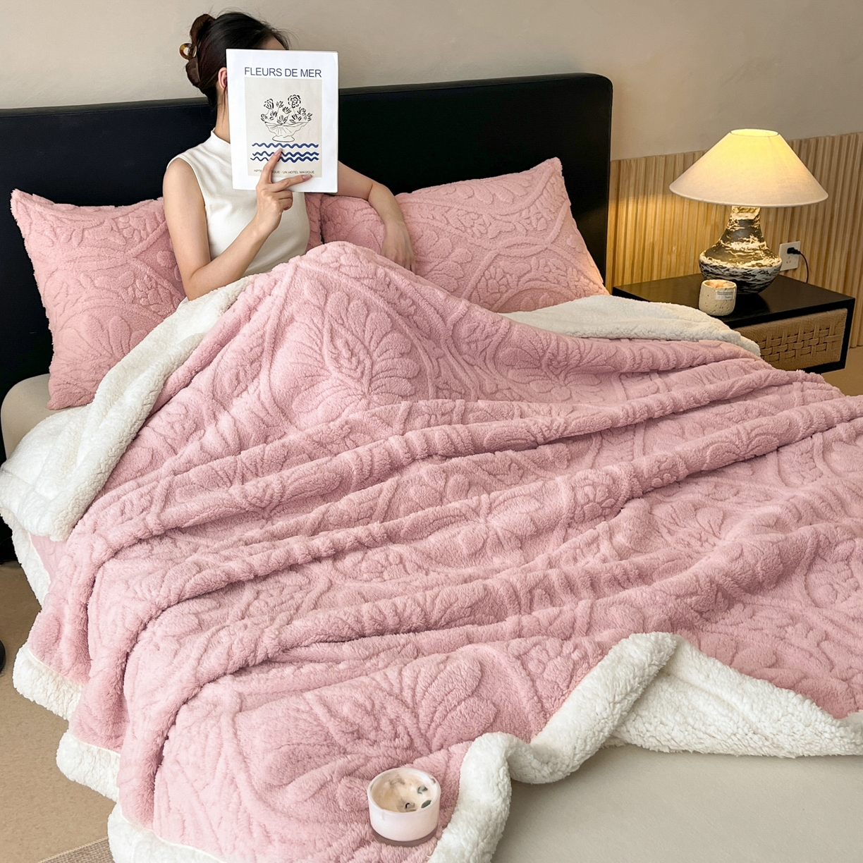 91家纺网 家纺一手货源 找家纺 乐家欣 2025新款提塔芙绒绒羊羔绒毛毯-繁花 繁花-公主粉