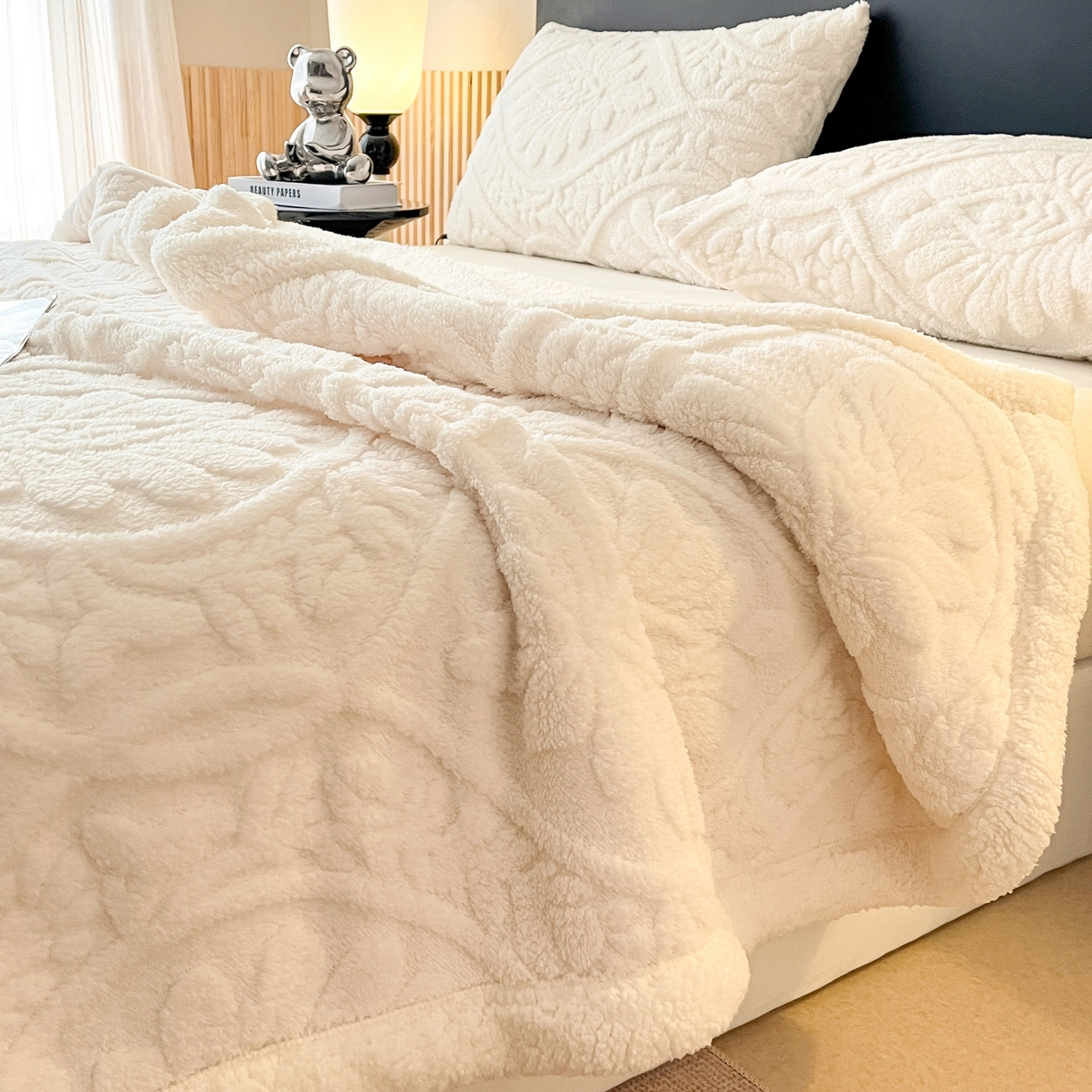 91家纺网 家纺一手货源 找家纺 乐家欣 2025新款提塔芙绒绒羊羔绒毛毯-繁花 繁花-象牙白