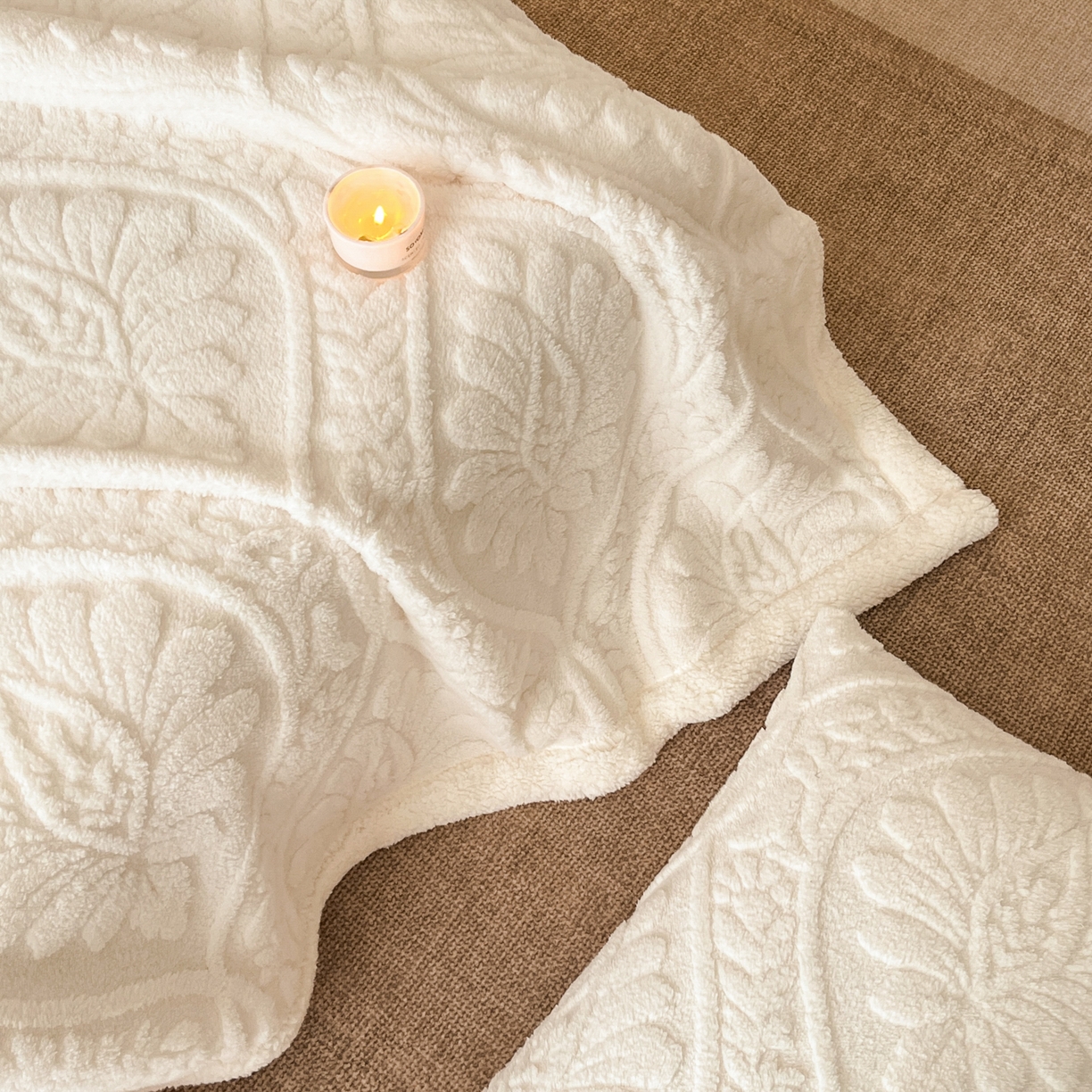 91家纺网 家纺一手货源 找家纺 乐家欣 2025新款提塔芙绒绒羊羔绒毛毯-繁花 繁花-象牙白