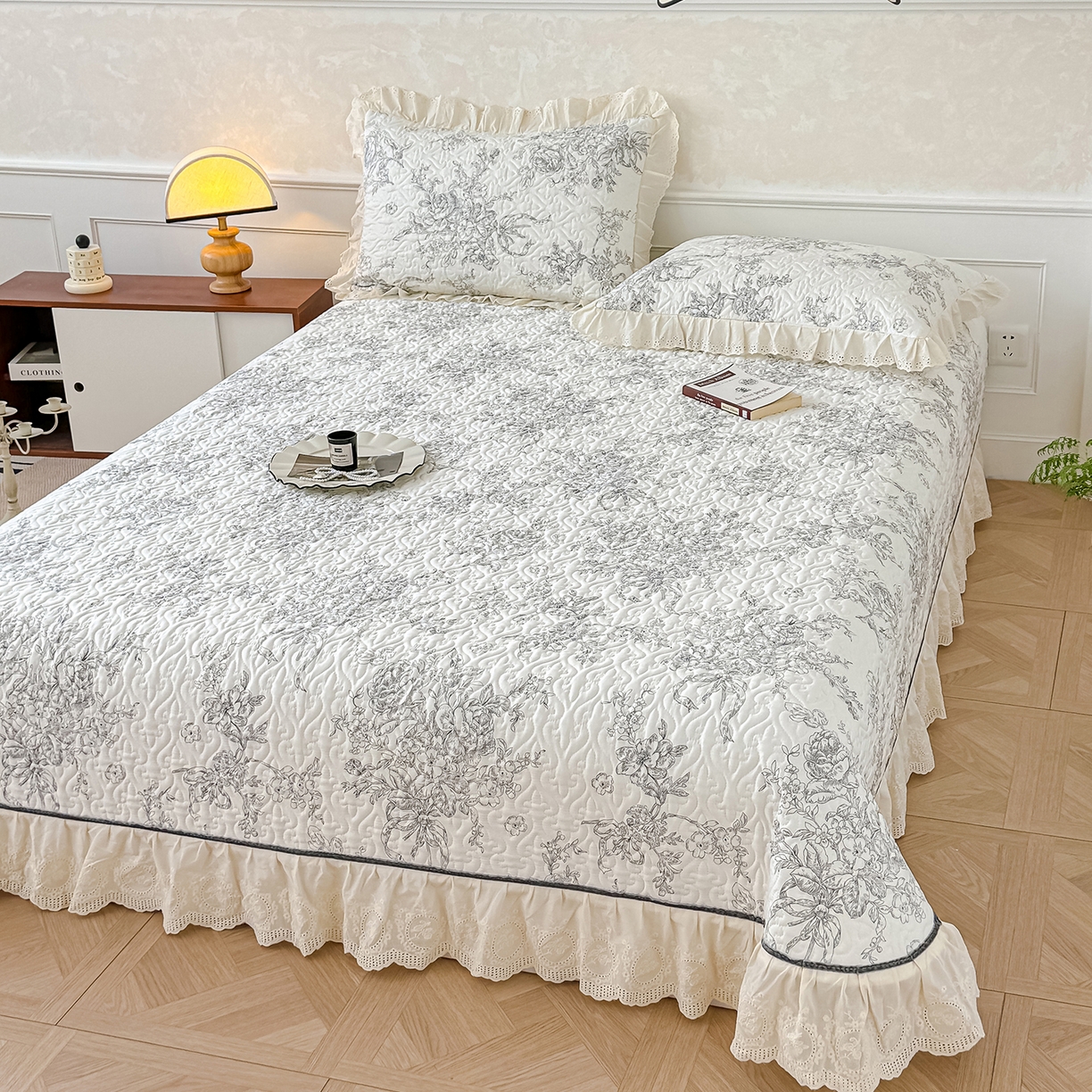 91家纺网 家纺一手货源 找家纺 冬然家纺 2025新款纯棉数码印花工艺款床盖四件套 墨雅清风